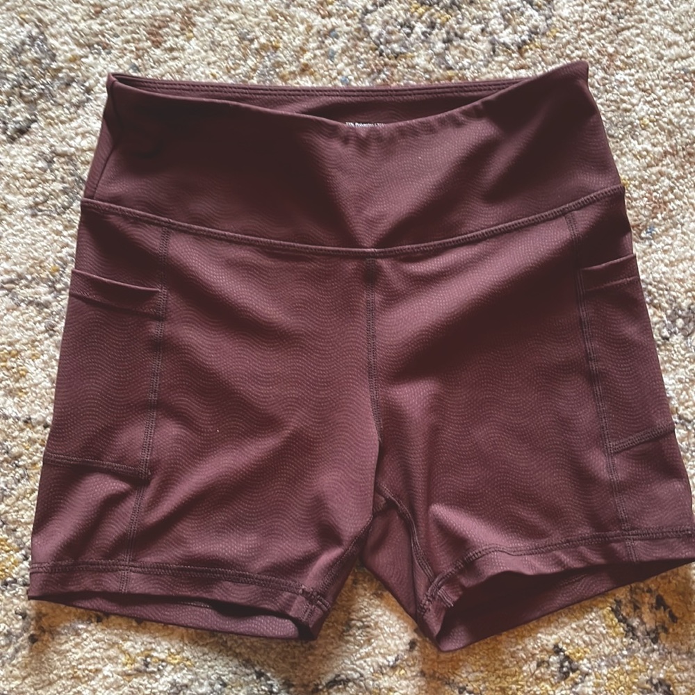 Zyia Fig Light & Tight Hustle Shorts size Small
